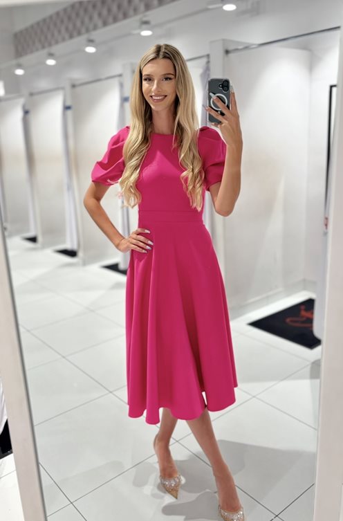 Sukienka midi rozkloszowana tył wycięcie fuksja