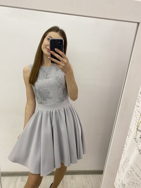 Prosta sukienka z koronką szary