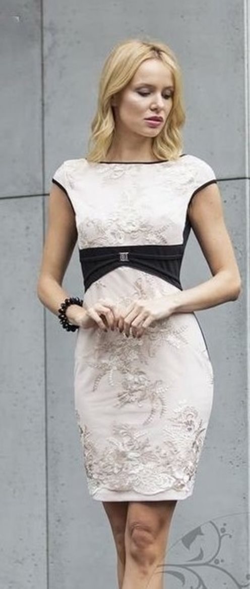 Sukienka czarna koronka góra-dół kremowa kwiaty