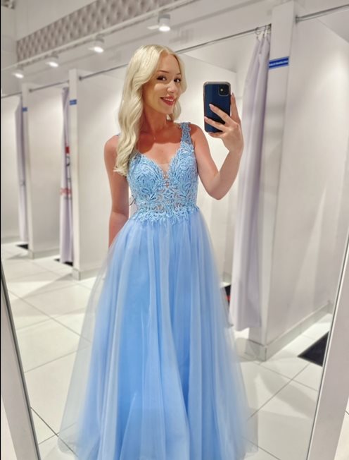 Sukienka długa tiulowa delikatne zdobienia błękit