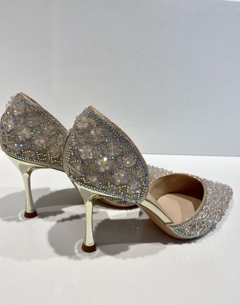 Szpilki mocno zdobione złoto