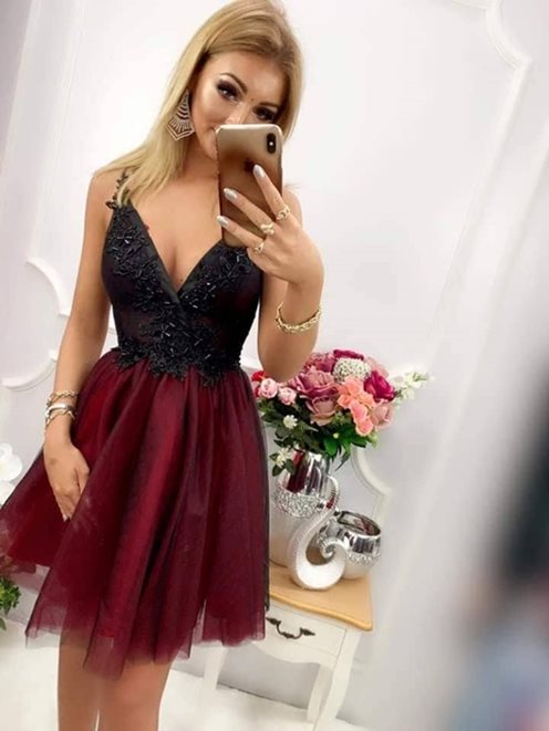 Krótka sukienka na ramiączkach tiul czarny/bordo