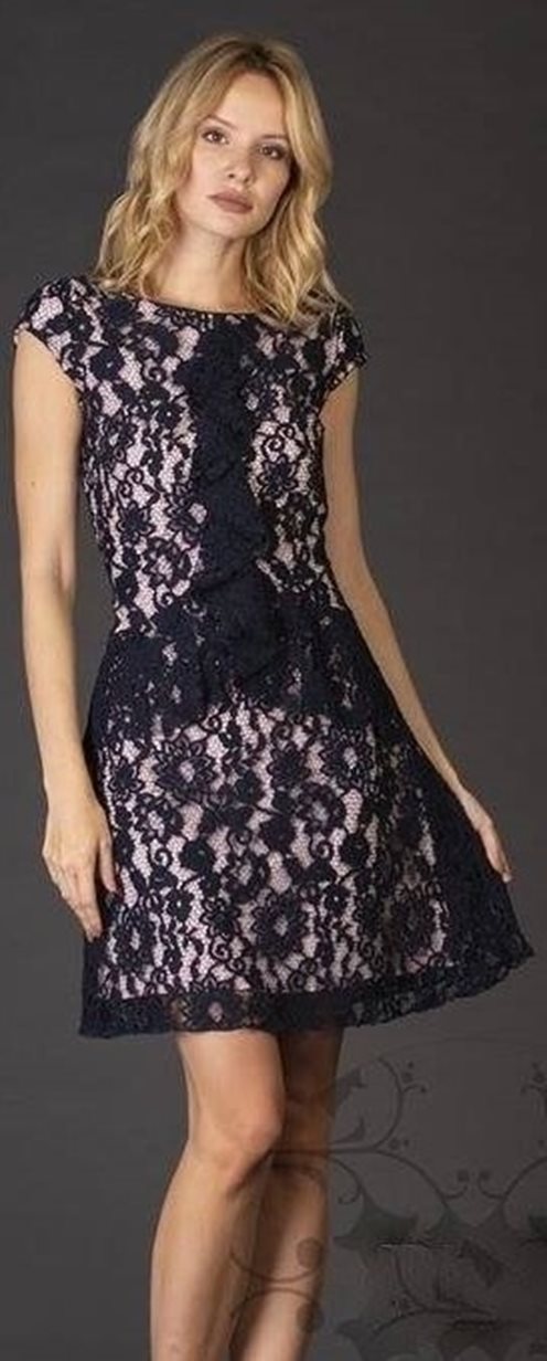 Sukienka koronka róż-granat z falbanką na dekolcie