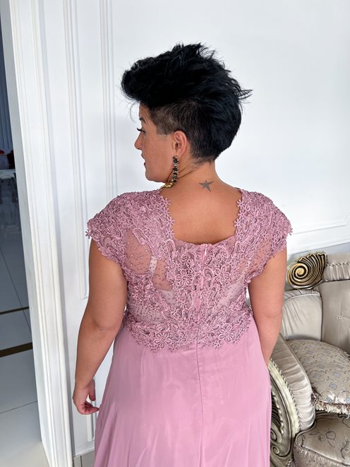 Sukienka długa z rękawkiem zdobienia róż