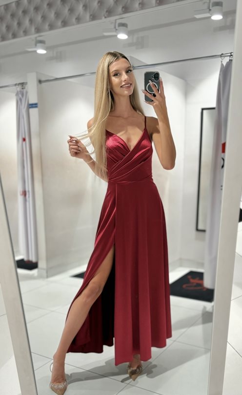 Sukienka długa satynowa rozkloszowana bordo