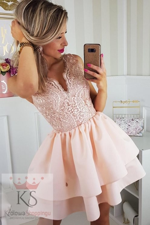 Sukienka falbany w serek róż