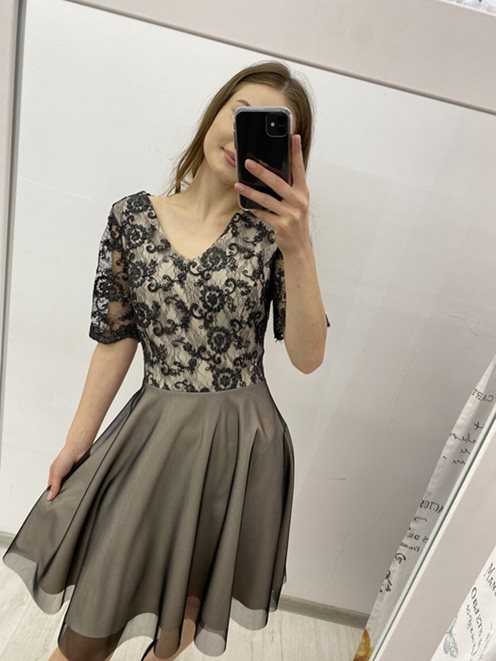 Sukienka tiul długi rękaw beż