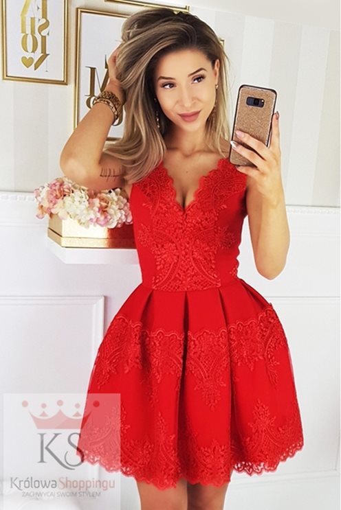 Sukienka koronkowa klosz czerwony