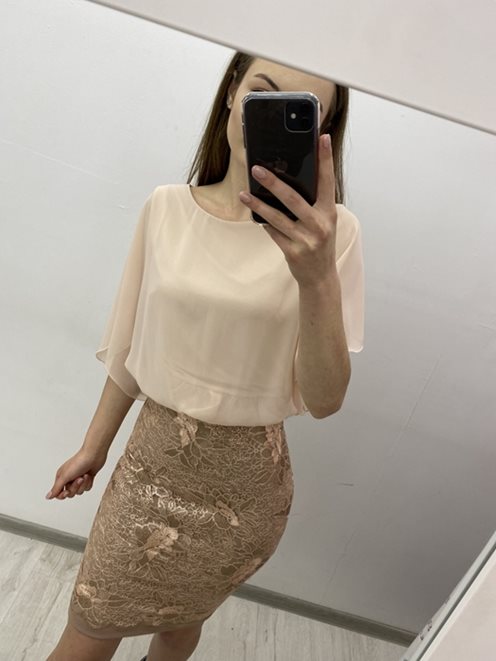 sukienka krótka z narzutką plecy X beż