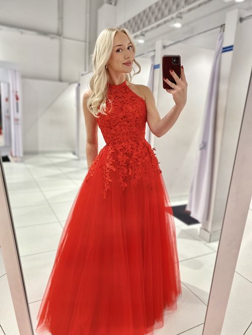 Długa sukienka princeska hafty wiązanie szyja czer