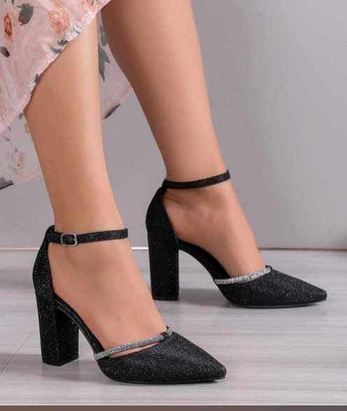 Czółenka na słupku srebrny pasek czerń