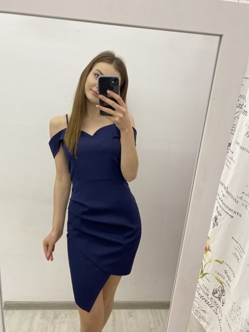 Krótka sukienka dopasowana na ramiona granat