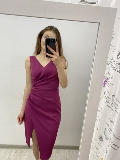 Krótka sukienka dopasowana grube ramiączka fiolet