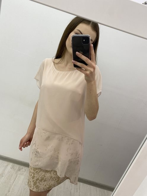 Sukienka z narzutką złote zdobienie beż