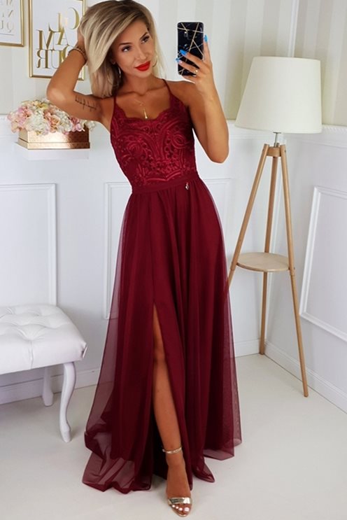 Długa sukienka na ramiączkach tiulowa bordo