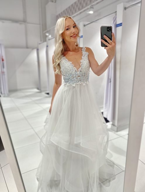 Długa sukienka tiul falbany na ramiączkach biały