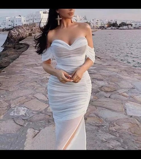 Sukienka długa dopasowana z rękawkiem biała