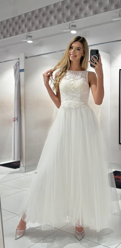 Sukienka długa ślubna zabudowana ozdobna góra biel