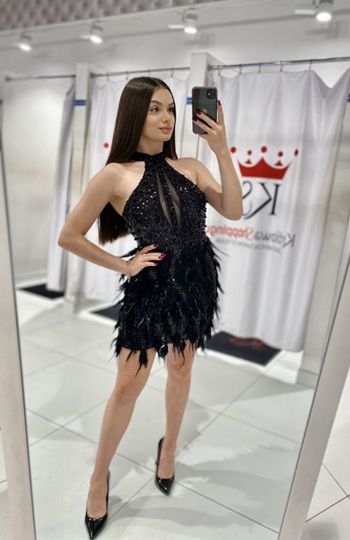 Sukienka krótka dekolt siatka pióra perły czerń