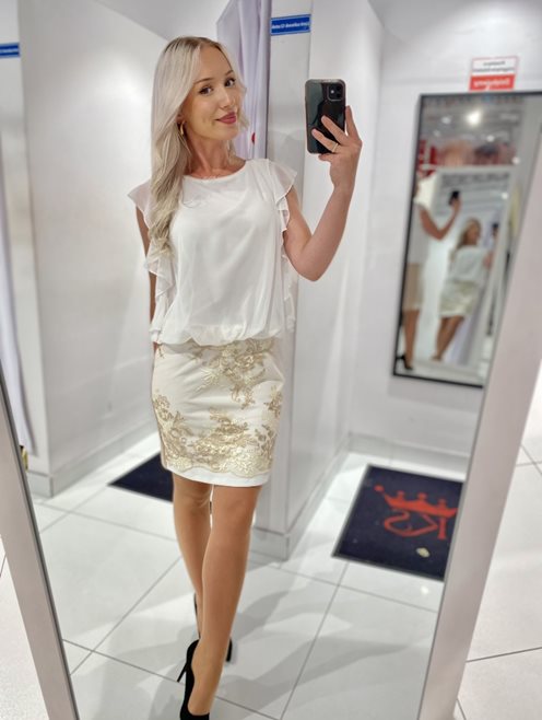 Sukienka z wpuszczaną narzutką i rękawkiem beż