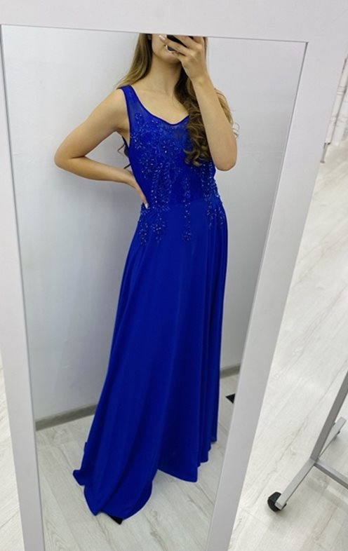 Długa sukienka zabudowana cekiny i kamyczki chaber