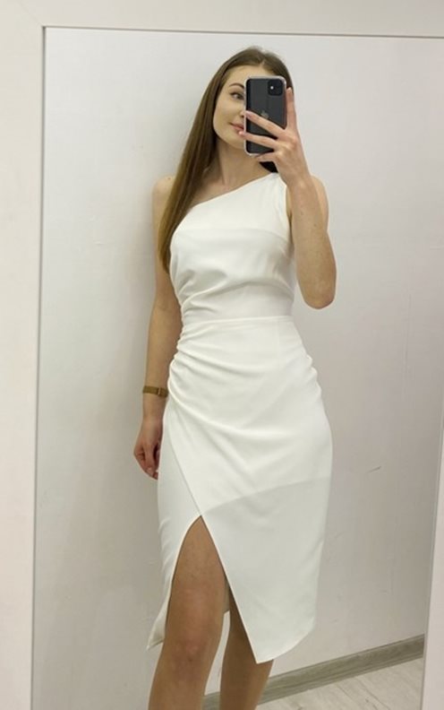 Sukienka krótka prosta na ramię biel