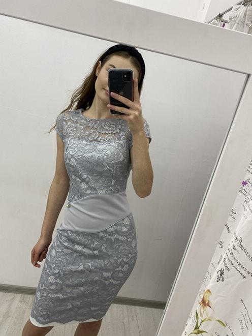 Sukienka dopasowana  koronka brokat szara