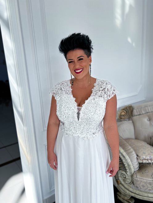 Sukienka długa z rękawkiem zdobienia biel