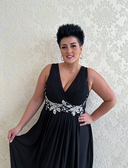 Sukienka długa z ozdobą na dekolcie czarny