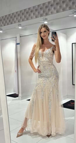 Sukienka długa cekinowa o kroju rybki beż/srebro