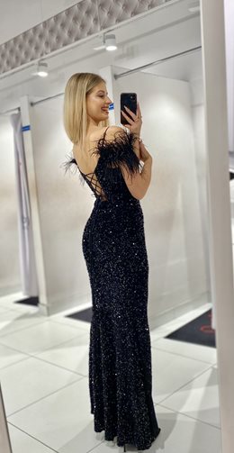 Sukienka długa cekiny gorset pióra rozcięcie czerń