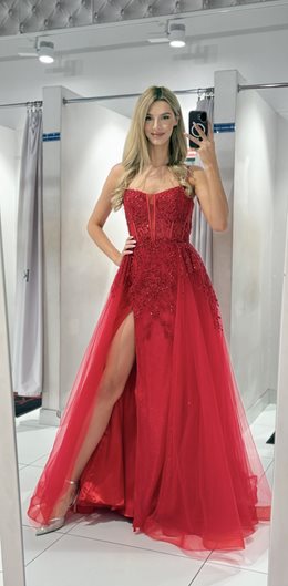 Sukienka długa zdobiona koronką brokatem czerwień