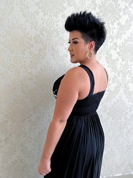 Sukienka długa z ozdobą na dekolcie czarny