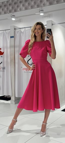 Sukienka midi rozkloszowana tył wycięcie magenta