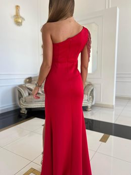 Sukienka długa na ramię z koralikami czerwień