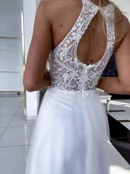 Sukienka ślubna zdobiona brokat