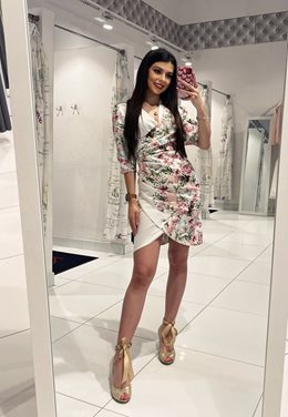 sukienka krótka w kwiaty rękawek zakładka