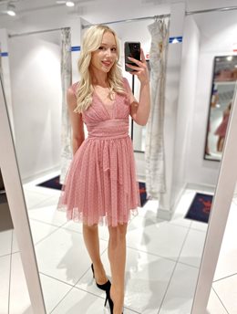 Sukienka krótka w groszki róż