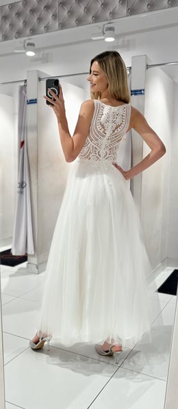 Sukienka długa ślubna zabudowana ozdobna góra biel