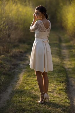 Sukienka koronkowy rękawek asymetryczna beż