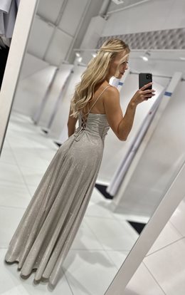 Sukienka długa na ramiączkach wiązana brokat srebr