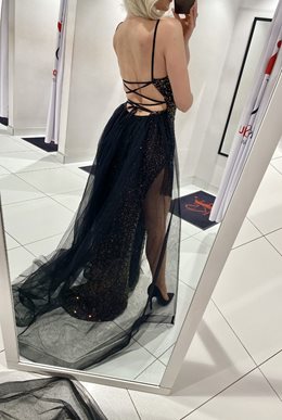 Sukienka długa cekinowa wiązana tiul tył czerń