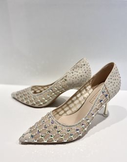 Szpilka po całości cekinki złoto