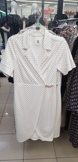 Sukienka krótka wzory łańcuszek biała