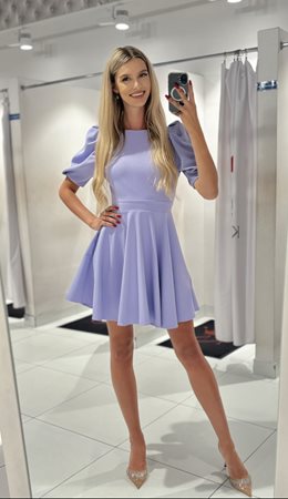 Sukienka krótka rozkloszowana tył wycięcie lilia