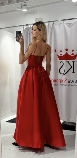 Sukienka długa klosz satyna tył wiązanie czerwień
