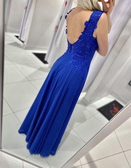 Długa sukienka kwiatowa koronka chaber