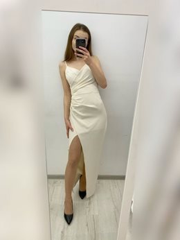 Sukienka długa ramiączka dopasowana gładka beż