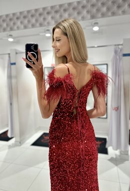 Sukienka długa cekiny gorset pióra rozcięcie bordo