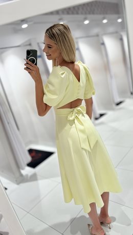 Sukienka midi rozkloszowana tył wycięcie lemon